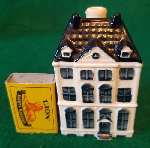BLUE DELFTS FOR KLM BY BOLS MINIATURE HOUSE NO 48