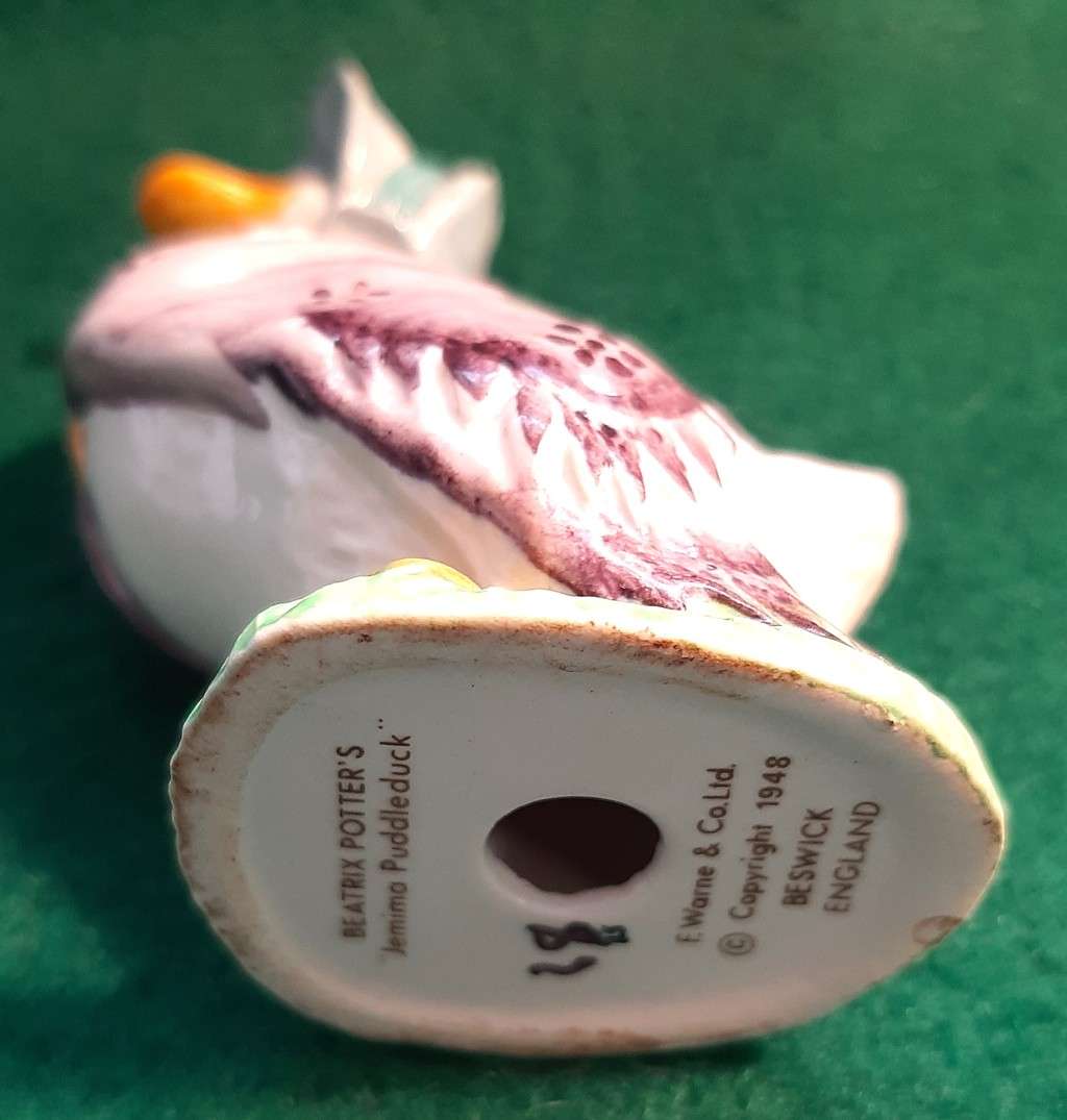 BEATRIX POTTTER BESWICK JEMIMA PUDDLE DUCK FIGURINE