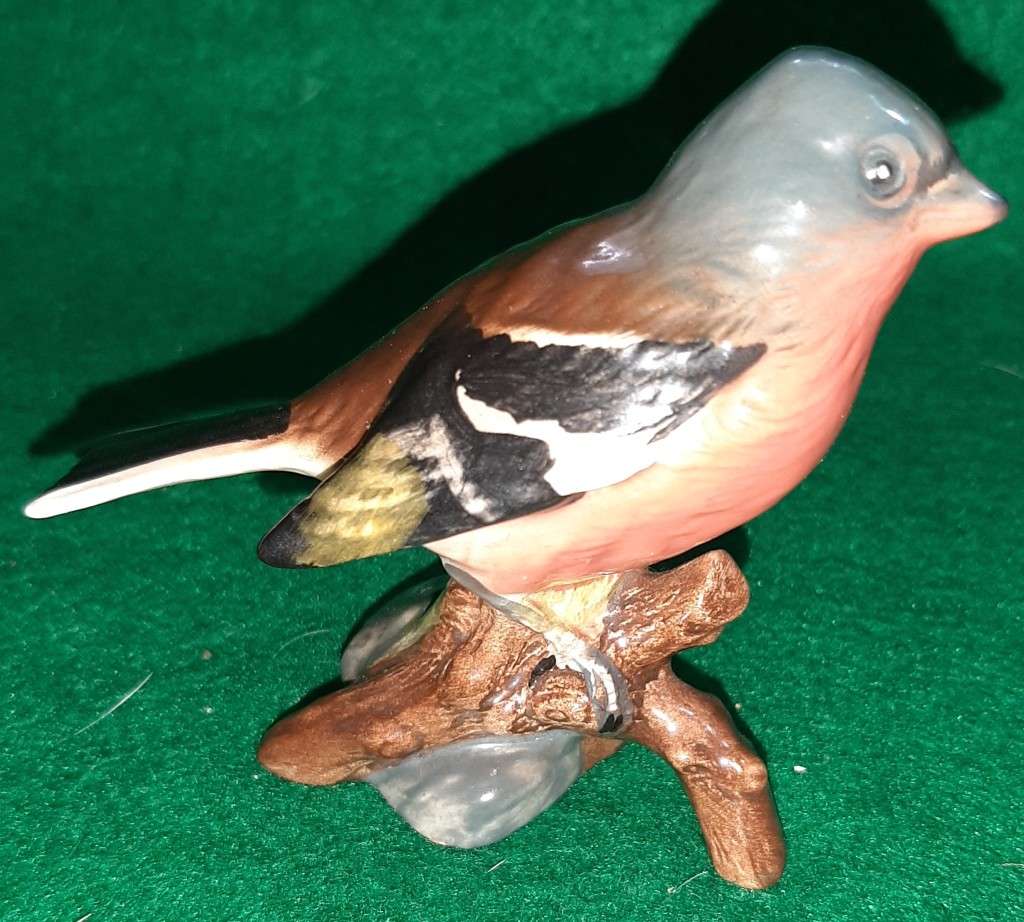 BESWICK CHAFFINCH NO 991 BIRD FIGURINE