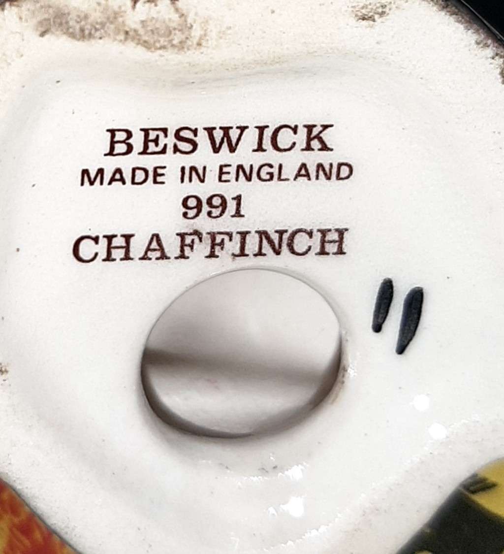 BESWICK CHAFFINCH NO 991 BIRD FIGURINE