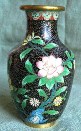 DECORATIVE CLOISONNE VASE IN VERY GOOD VINTAGE CONDITION