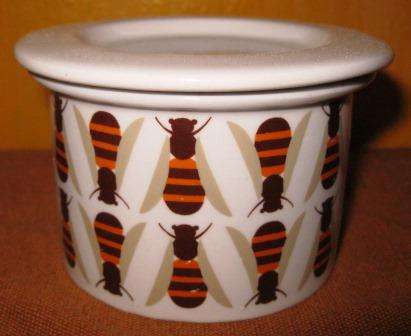 ARABIA OF FINLAND CERAMIC POMONA PATTERN BEE/HONEY JAM JAR DESIGNED BY RAIJA UOSIKKINEN 1970S