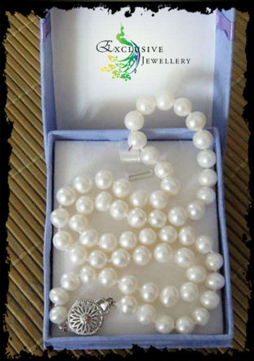 EXCLUSIVE JEWELLERY - White Saltwater Pearl Necklace