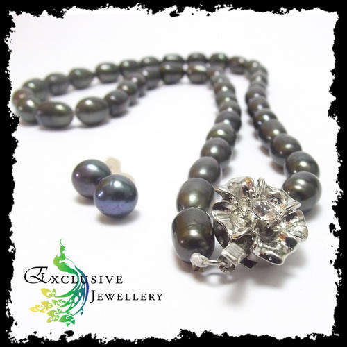 EXCLUSIVE JEWELLERY - BLACK AKOYA PEARLS NECKLACE & STUD EARRINGS