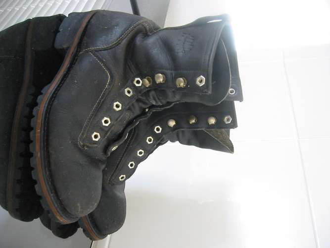 BOOTS ~ STEEL-CAPPED ~ MENS ~ NO RESERVE ~ SIZE=9