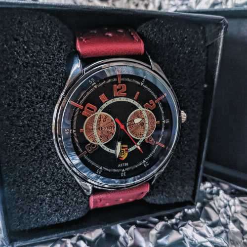 Luxurious men`s fashion wristwatch
