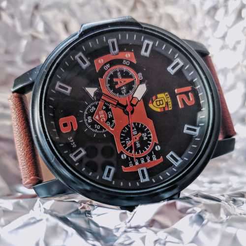 Mens utility design casual wristwatch