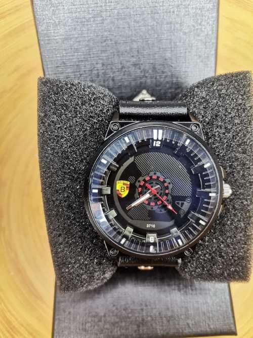 MENS SAWBACK DESIGN ANALOG WRISTWATCH