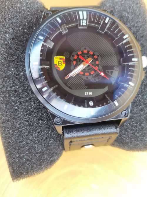 MENS SAWBACK DESIGN ANALOG WRISTWATCH