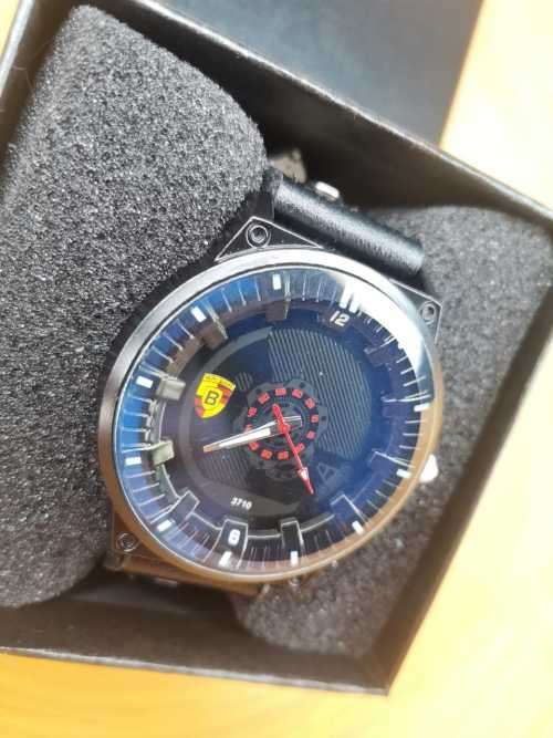 MENS SAWBACK DESIGN ANALOG WRISTWATCH