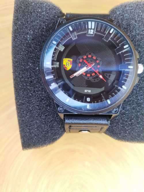 MENS SAWBACK DESIGN ANALOG WRISTWATCH