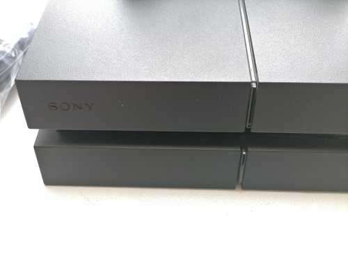 Playstation 4 1TB + 8 Games