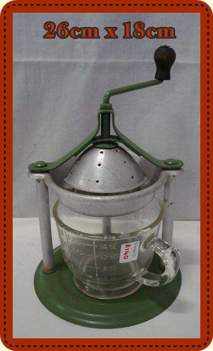 Vintage Orange/Lemon Juicer with Glass jug..