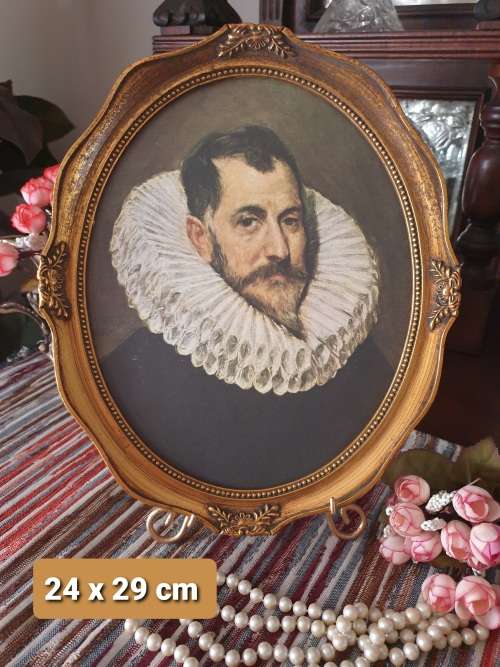 Vintage Look Picture Frame with Stand