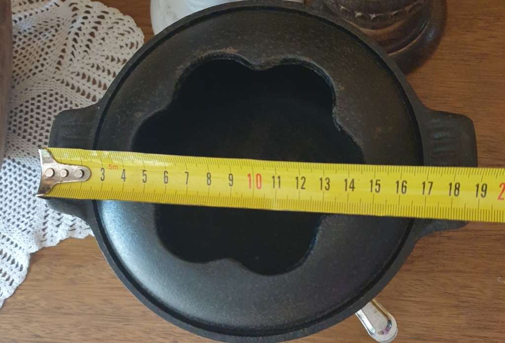 Cast Iron Fondue Pot