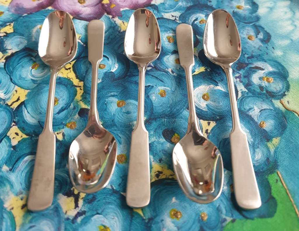 5 TEA SPOONS