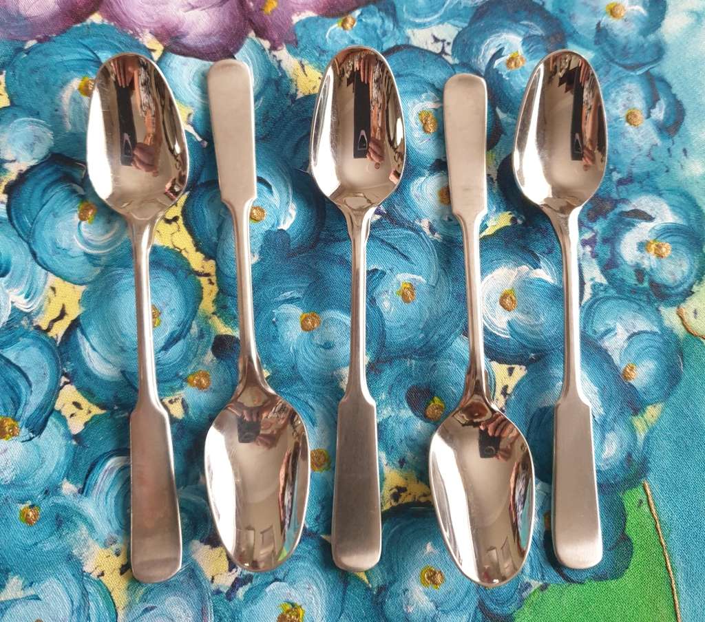 5 TEA SPOONS