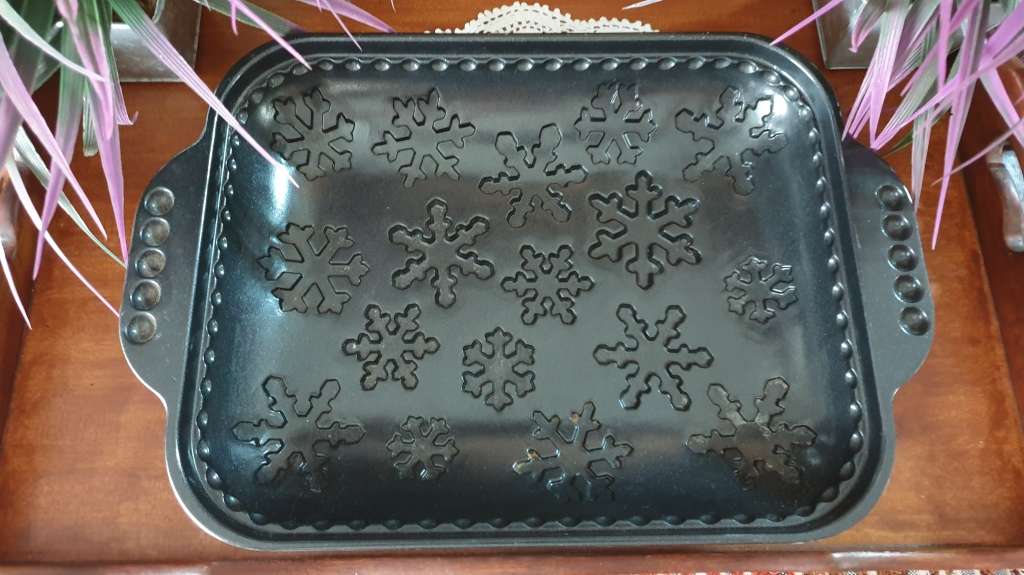 NORDIC WARE  SNOWFLAKE PAN | PURCHASED IN THE USA |