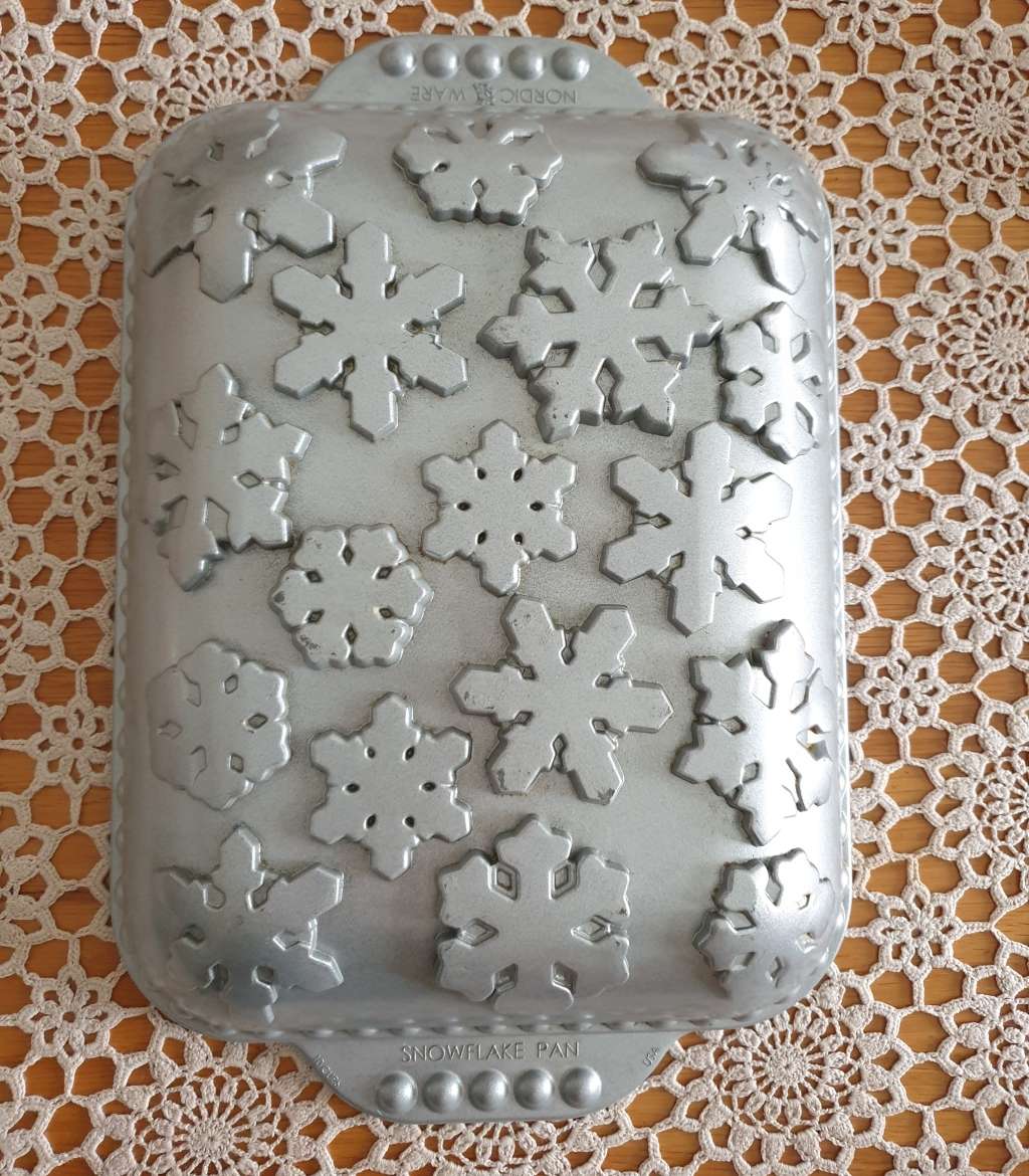 NORDIC WARE  SNOWFLAKE PAN | PURCHASED IN THE USA |