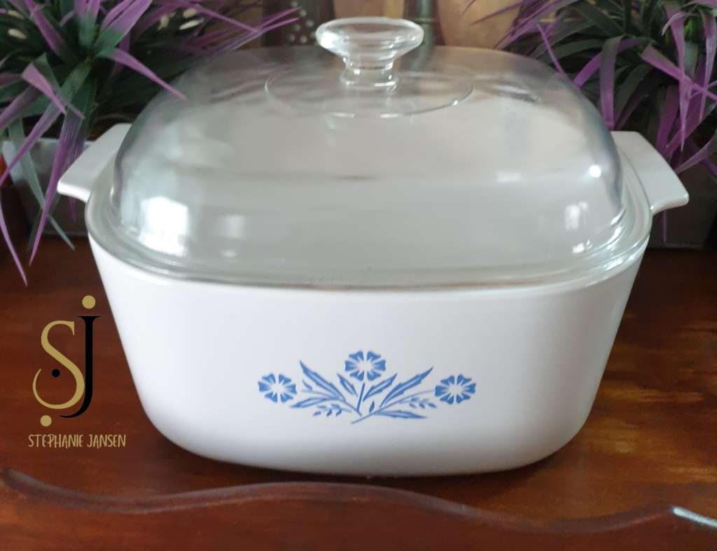 LARGE CORNING WARE BOWL WITH LID | MADE IN THE USA | VERY GOOD CONDITION |