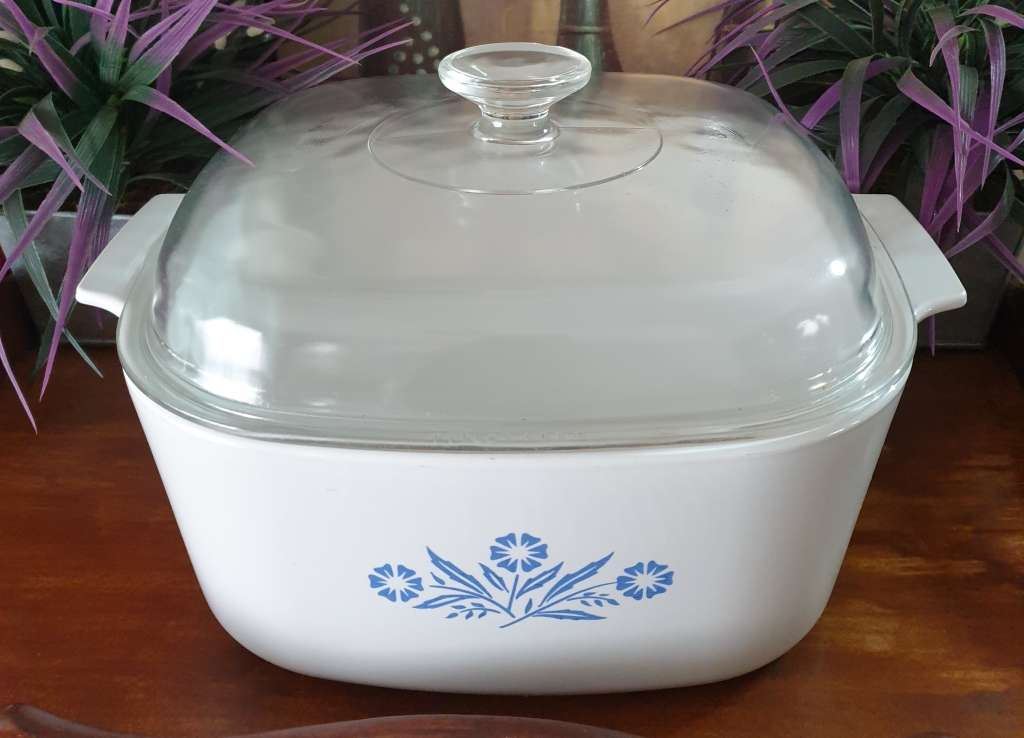 LARGE CORNING WARE BOWL WITH LID | MADE IN THE USA | VERY GOOD CONDITION |