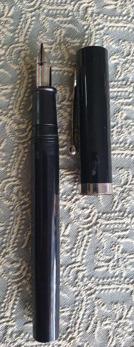 VINTAGE SHEAFFER |  BLACK  FOUNTAIN PEN | made in the USA |