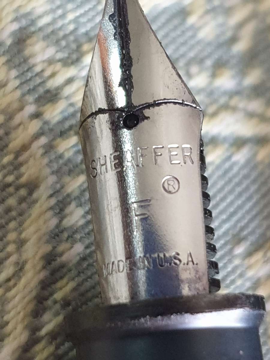 VINTAGE SHEAFFER |  BLACK  FOUNTAIN PEN | made in the USA |