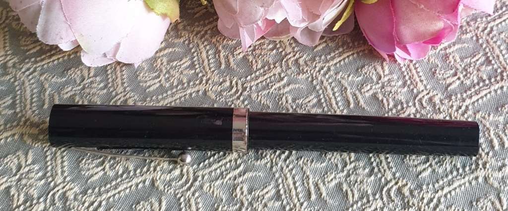 VINTAGE SHEAFFER |  BLACK  FOUNTAIN PEN | made in the USA |