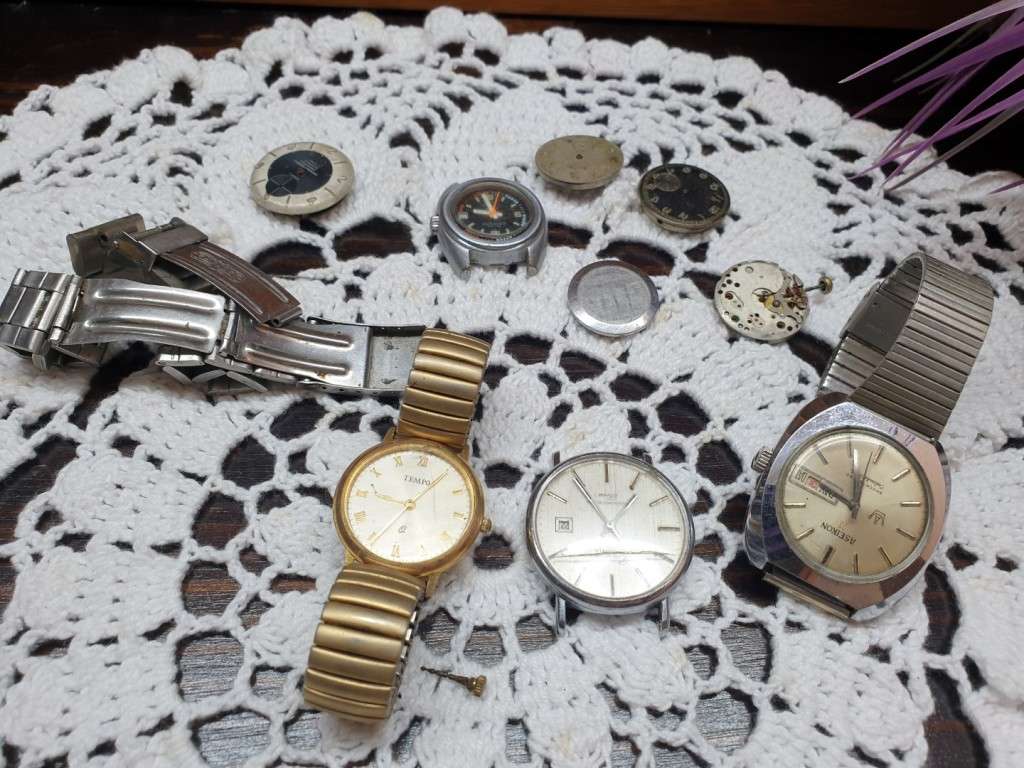 Collection of watches for repairs