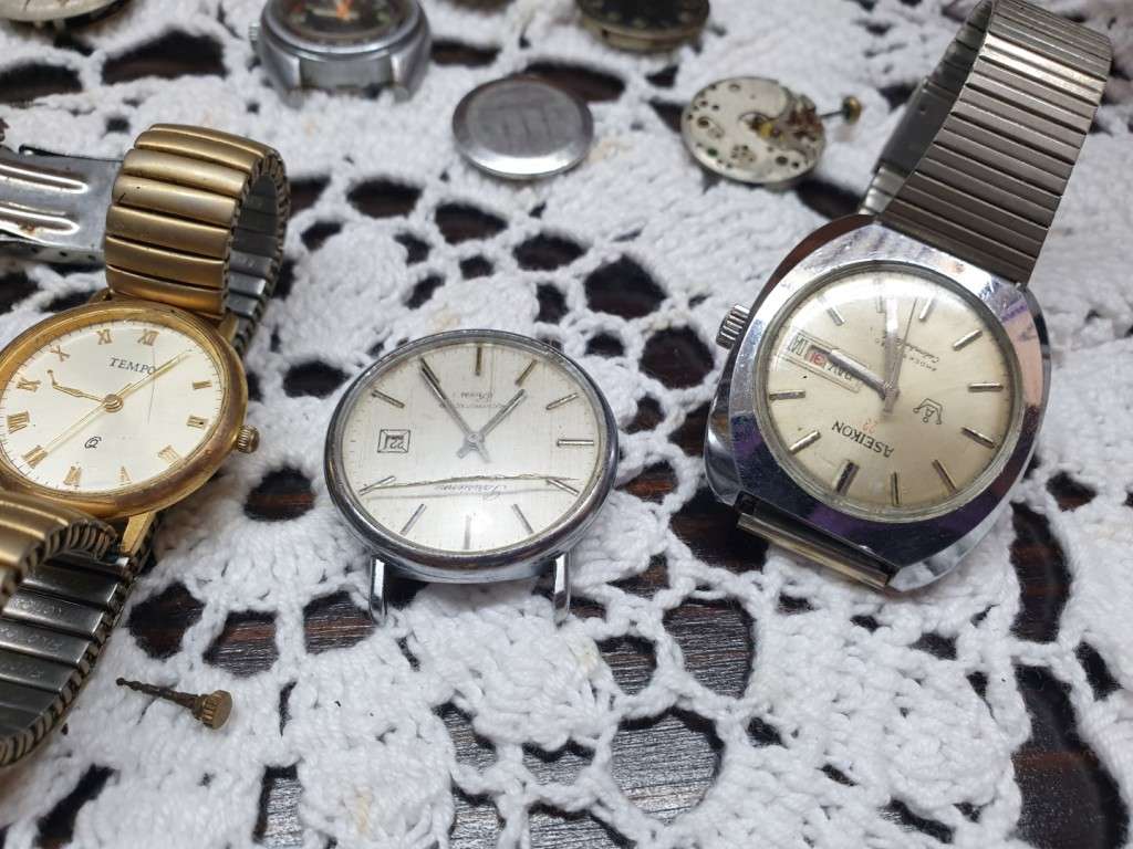 Collection of watches for repairs