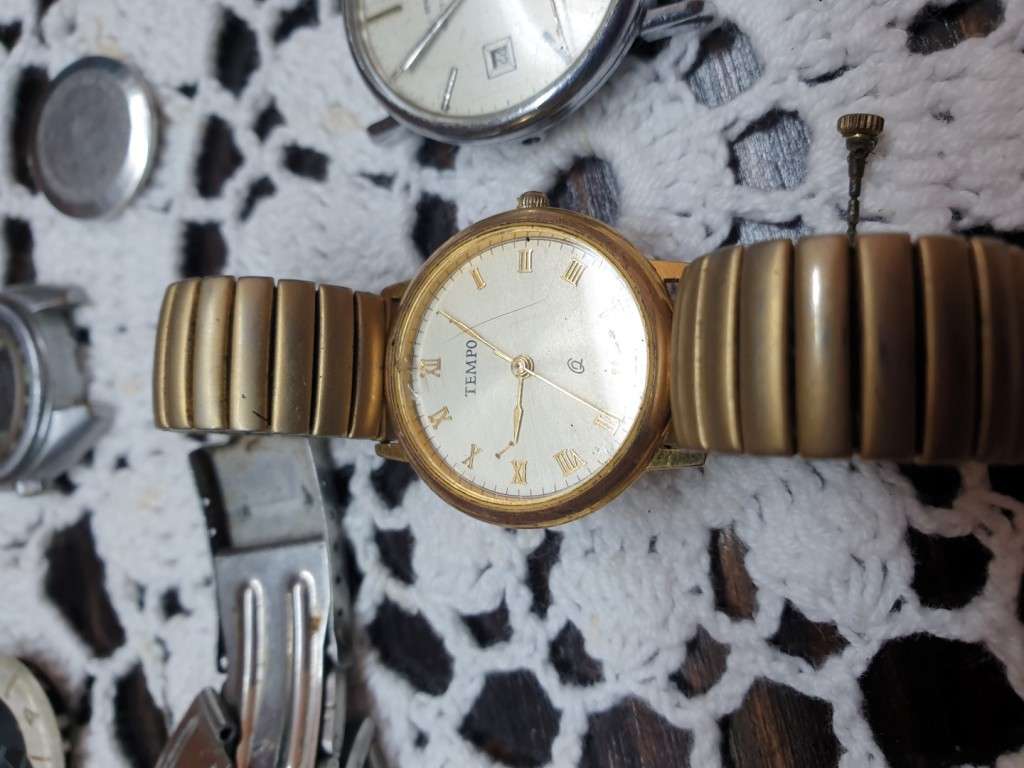 Collection of watches for repairs
