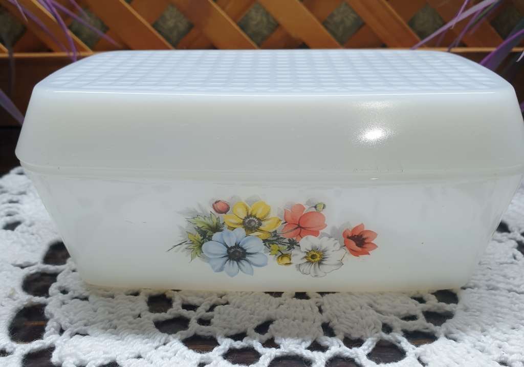 VINTAGE MILK GLASS BUTTER DISH WITH LID