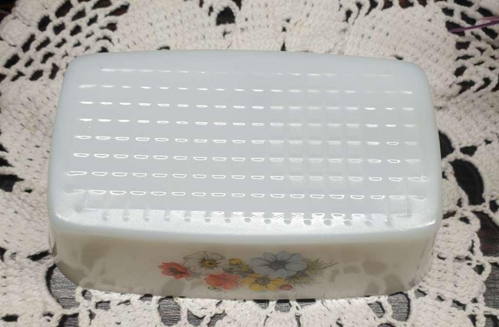 VINTAGE MILK GLASS BUTTER DISH WITH LID