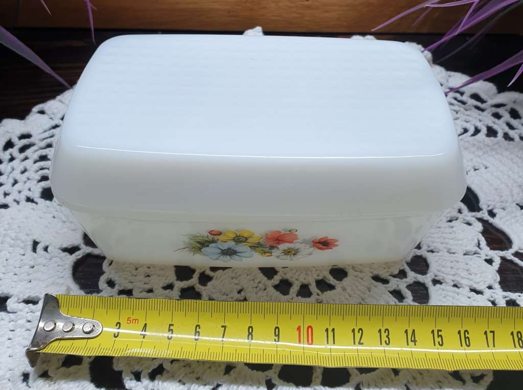 VINTAGE MILK GLASS BUTTER DISH WITH LID