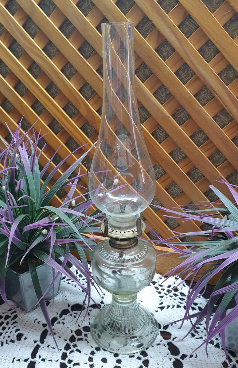 VINTAGE GLASS OIL LAMP | DECOR |