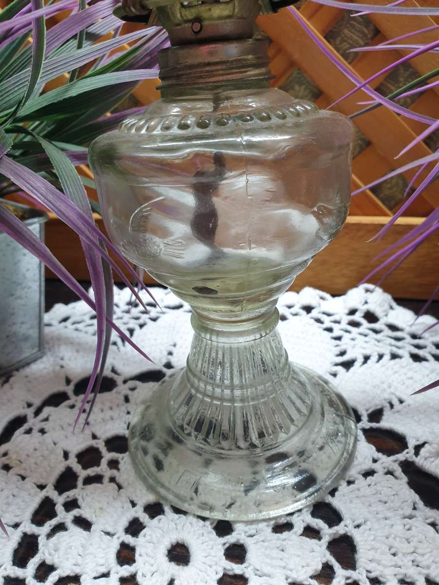 VINTAGE GLASS OIL LAMP | DECOR |