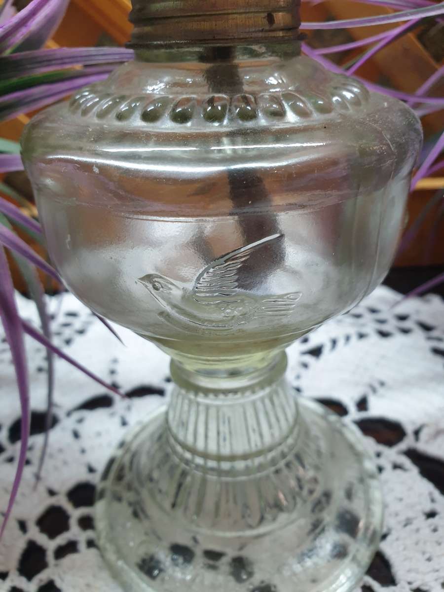 VINTAGE GLASS OIL LAMP | DECOR |