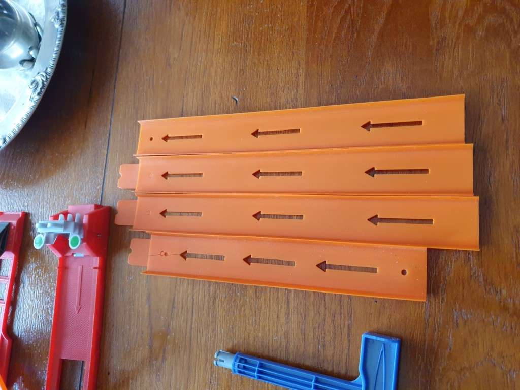 Hot Wheels mega stunt pack trick tracks   RETAIL R2199