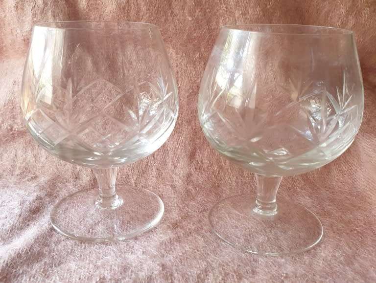 SET OF TWO CRYSTAL GLASSES