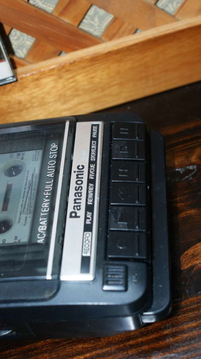 Panasonic RQ -2102 Vintage slimline tape recorder