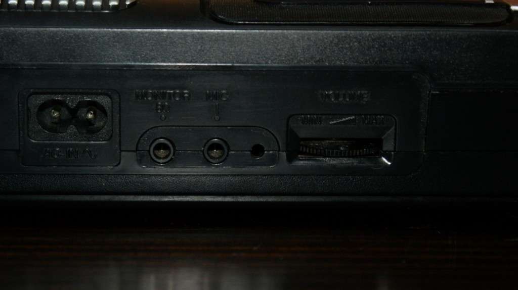 Panasonic RQ -2102 Vintage slimline tape recorder