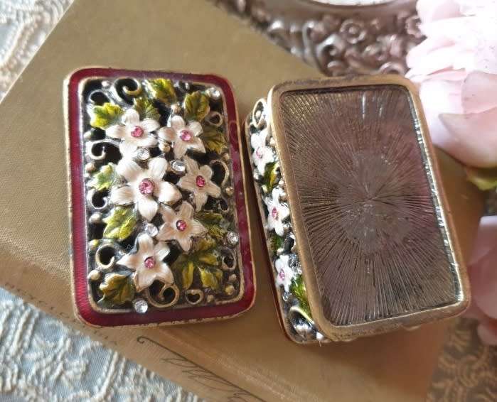 SMALL JEWELLED AND ENAMELLED TRINKET BOX