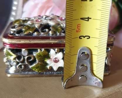 SMALL JEWELLED AND ENAMELLED TRINKET BOX