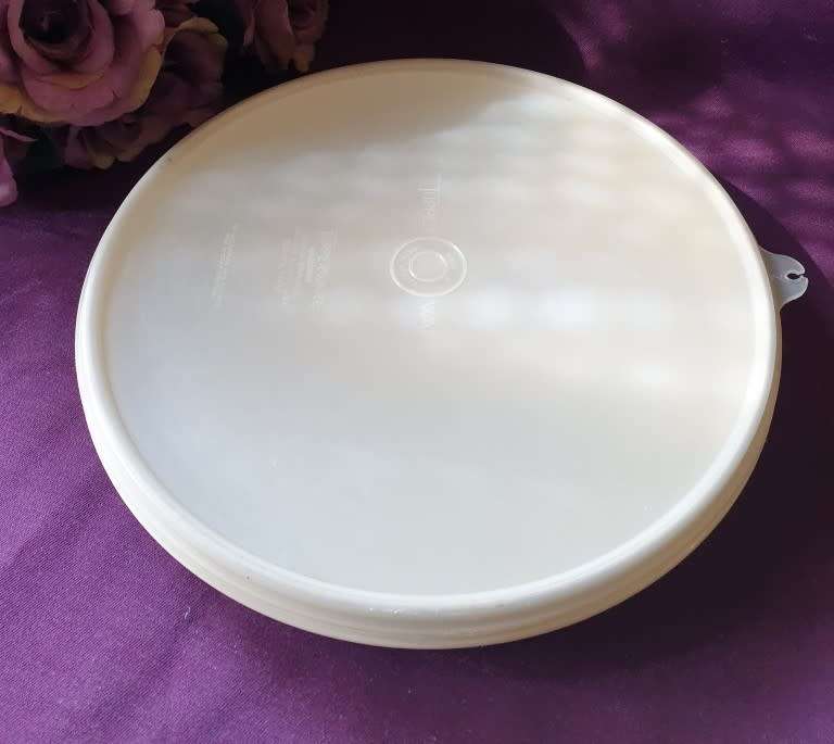 TUPPERWARE VINTAGE CONTAINER