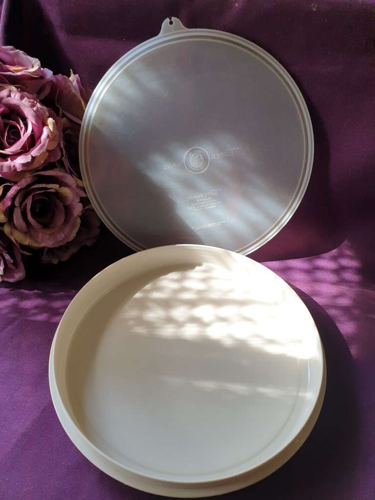TUPPERWARE VINTAGE CONTAINER