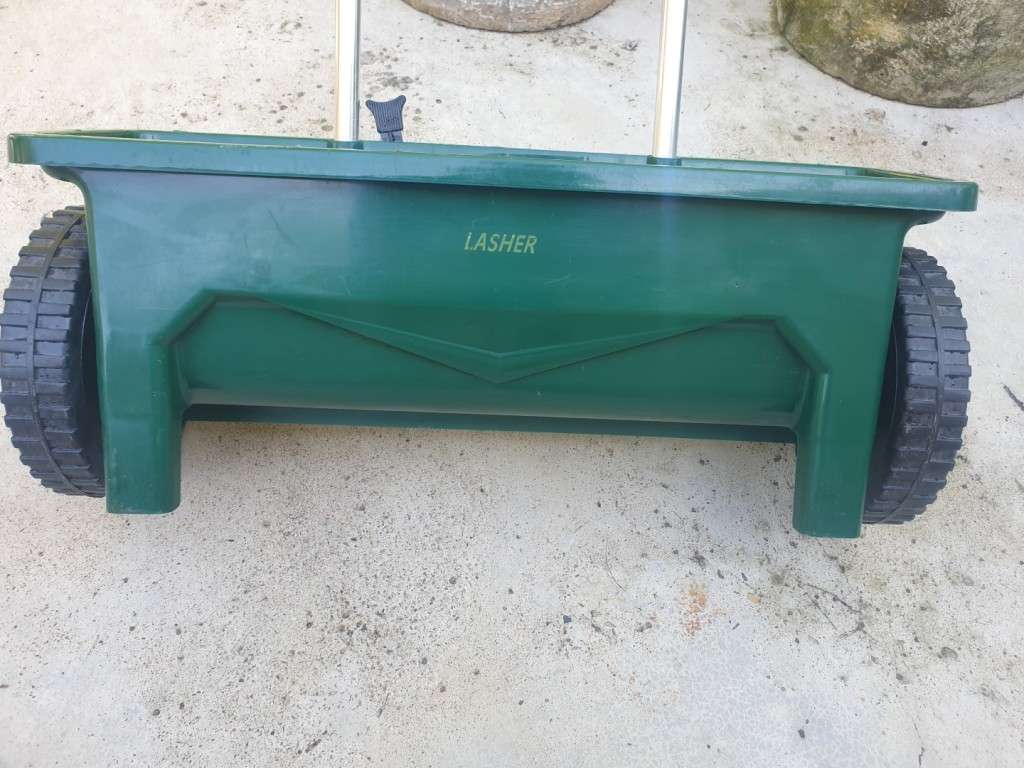 Fertilizer Spreader 12L