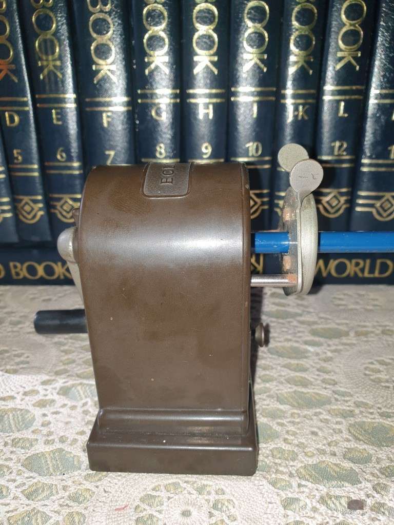 ECLIPSE VINTAGE BAKELITE PENCIL SHARPNER.