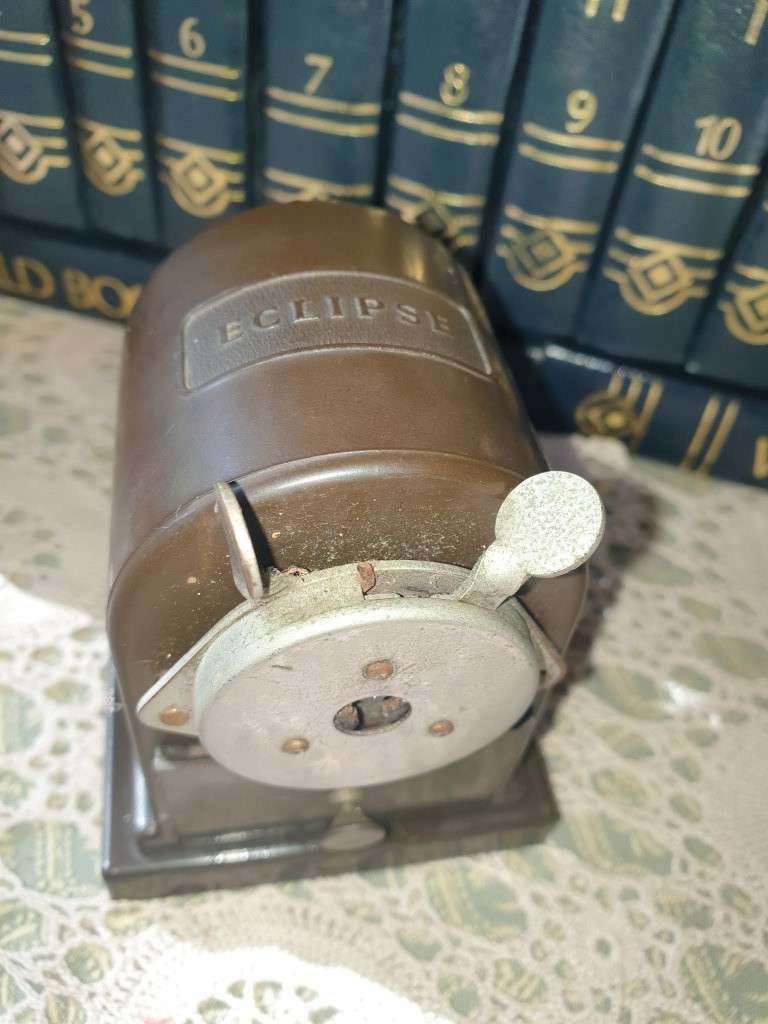 ECLIPSE VINTAGE BAKELITE PENCIL SHARPNER.