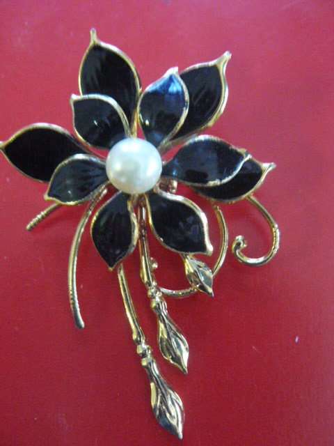 BROOCH