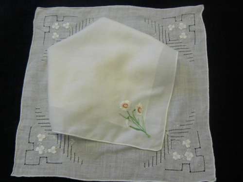 EMBROIDERED COTTON VINTAGE HANKIES